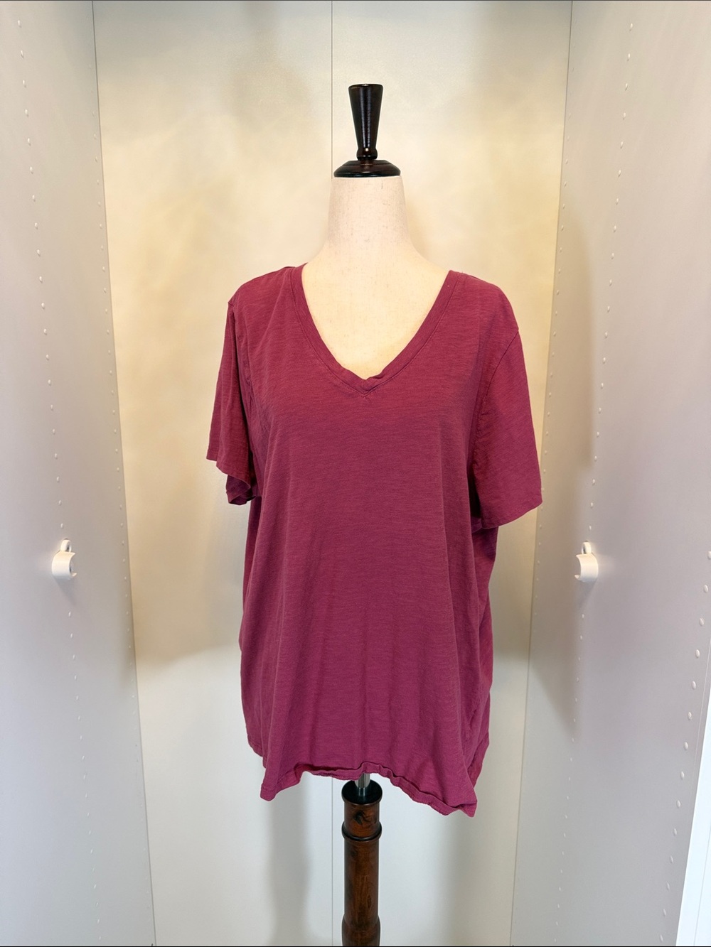 Sonoma Short Sleeve V-Neck Tee in Plum